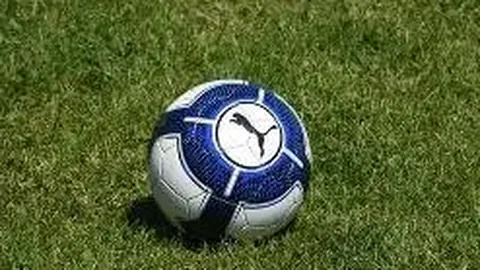 “眉眉贡献31分14助攻，詹姆斯得分21+7，鹈鹕败北，湖人连胜势头不减！”