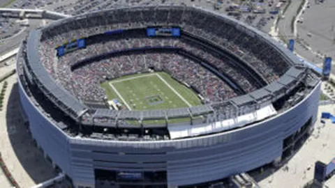 “纽卡下半场逆转伯恩利，吉马良斯头球破门，戈登点球锁定胜局，皮雷斯红牌成焦点！”